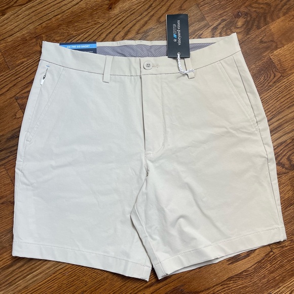 Vineyard Vines Men's Shorts - Picture 5 of 12